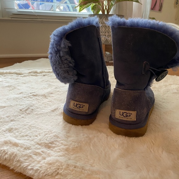 Uggs - Picture 1 of 3